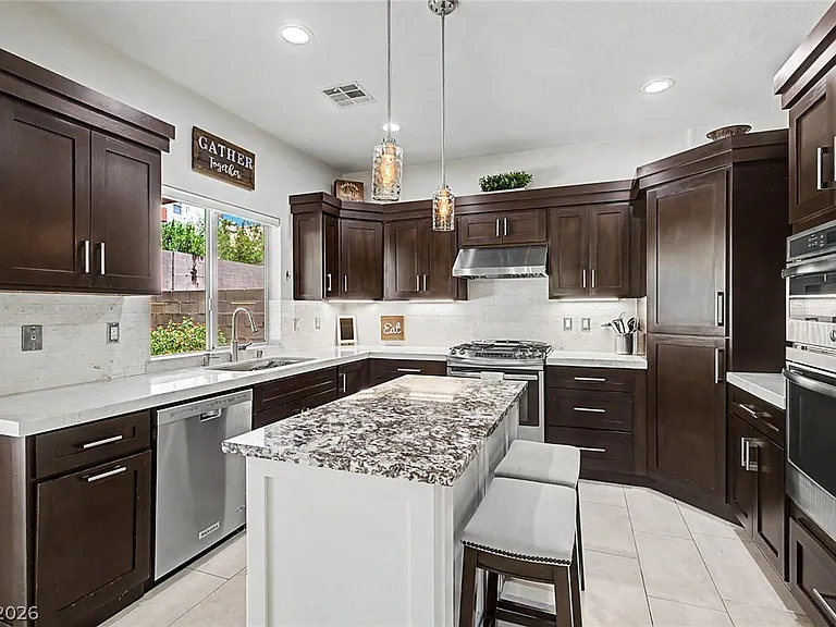 2025 Shining Feather Ln — Photo 18