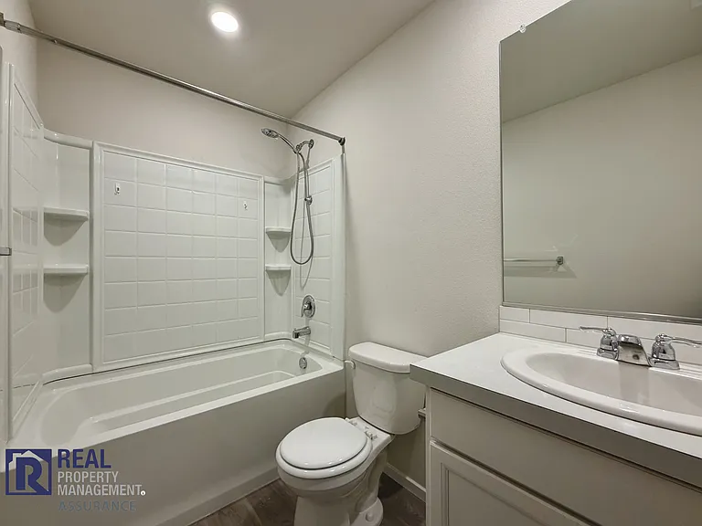 873 N 19th Ave — Photo 17