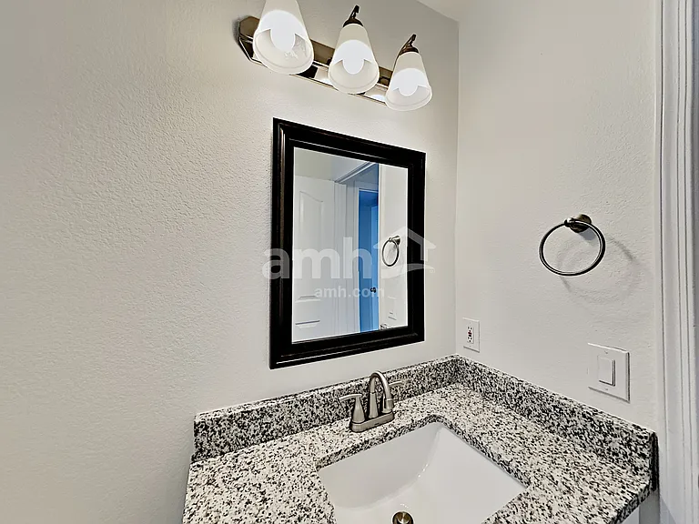 12554 W Holly St — Photo 11