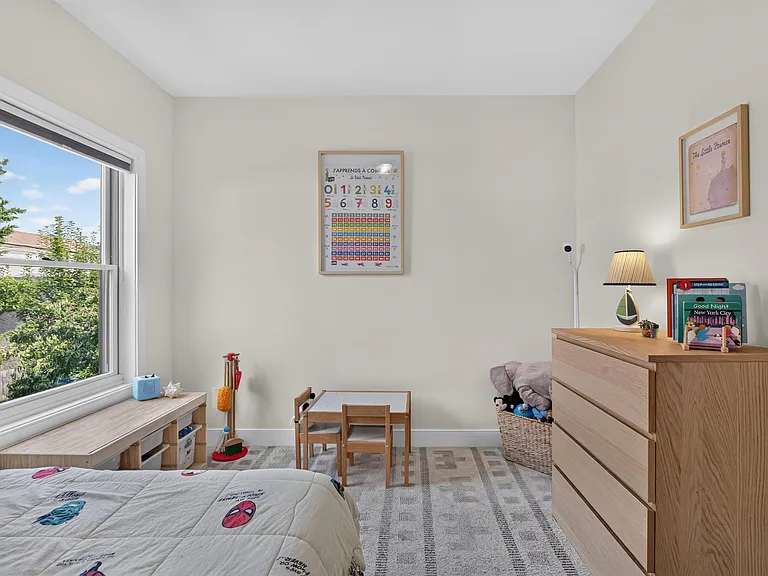 112 Webster Ave #1 — Photo 25