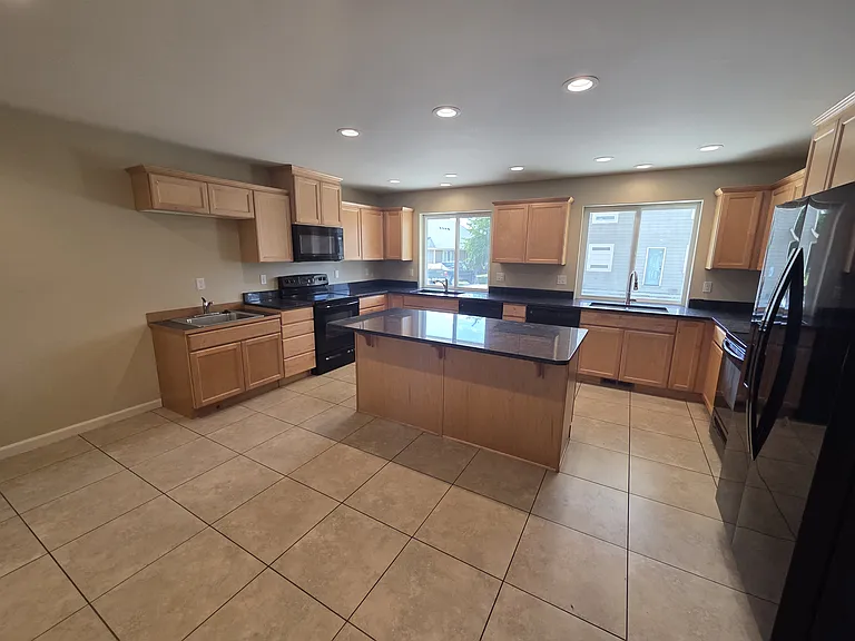2400 N Ridgeview Ln #1 — Photo 3