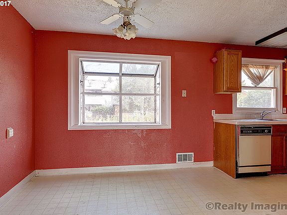5th image of 12645 SE Salmon Ct Unit A
