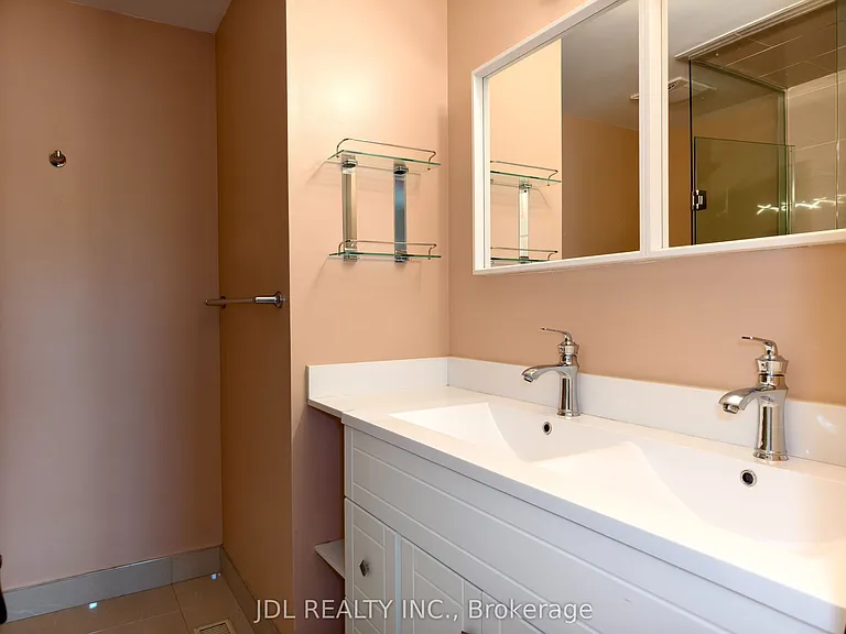 35 Kenborough Ct — Photo 6