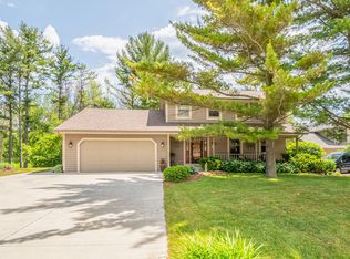 4019 Pine Bluff Dr, Sheboygan, WI 53083