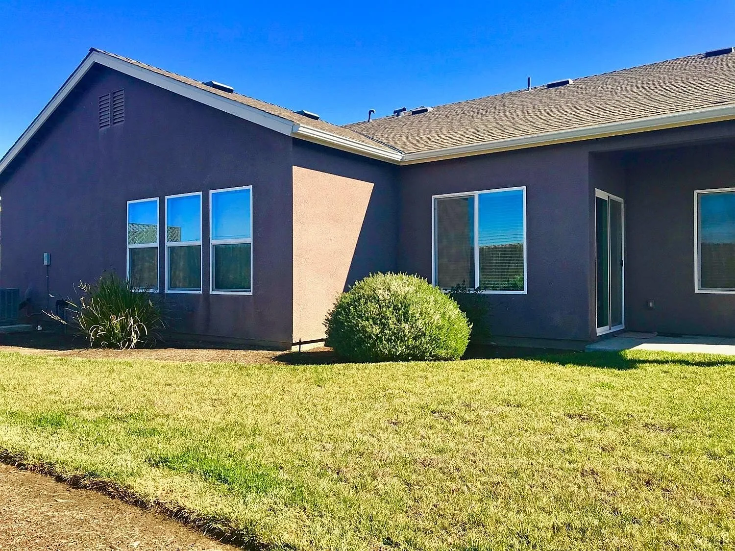 4 bed, 2149 sqft, $2,950 — Photo 2