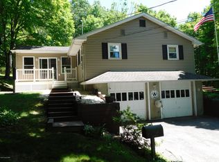 2250 Rimrock Dr, Stroudsburg, PA 18360