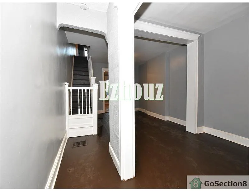 1767 Homestead St photo 1