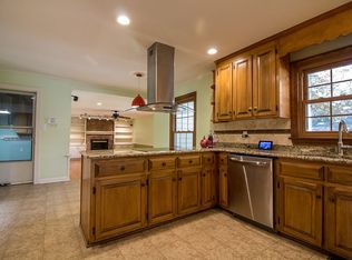 207 Wendwood Dr, Newport News, VA 23602