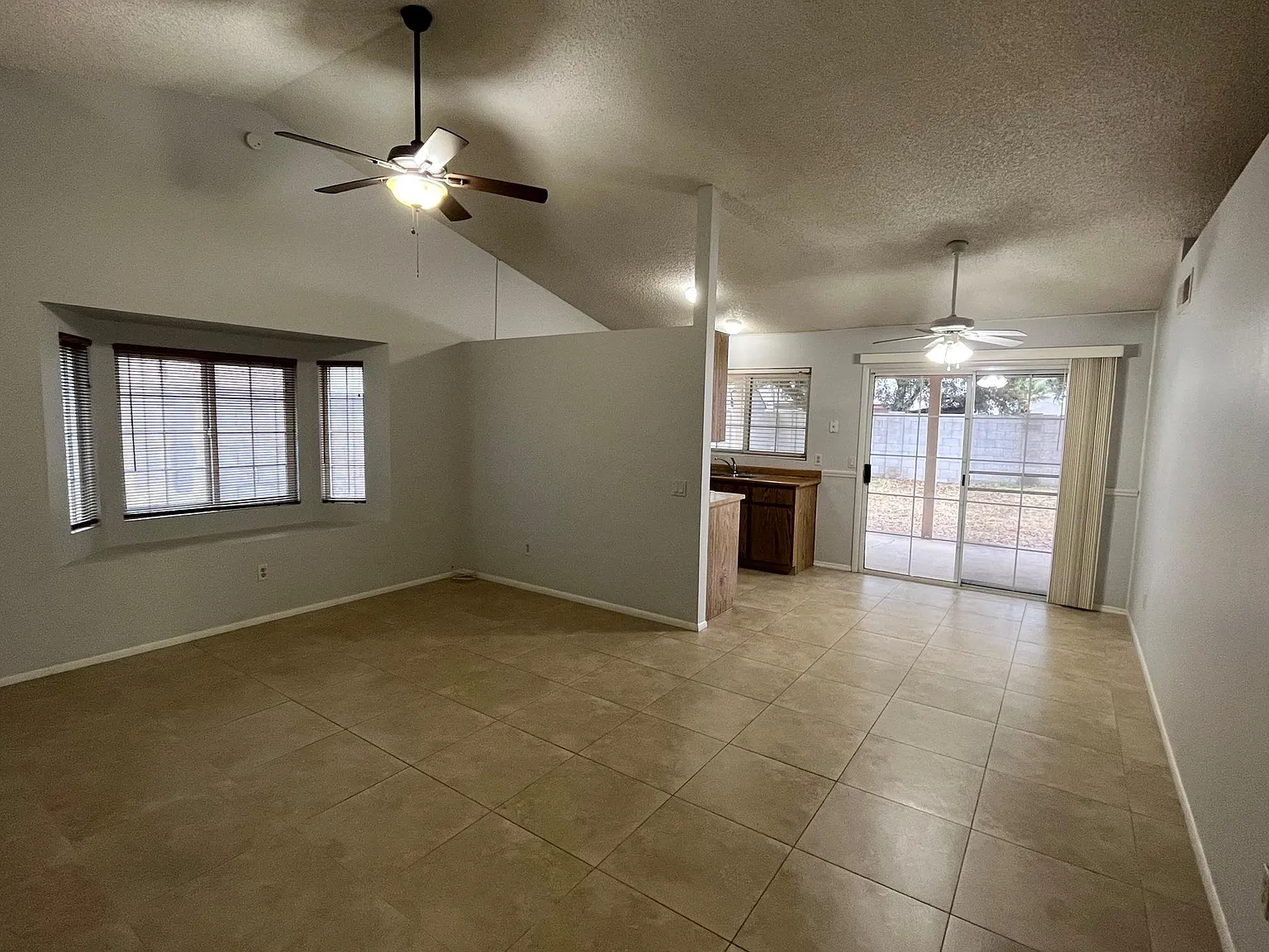 2 bed, 823 sqft, $1,725 — Photo 2