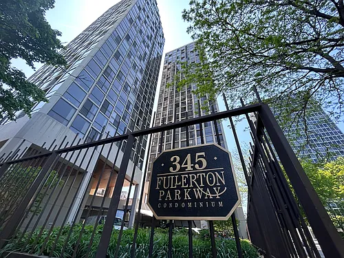 345 W Fullerton Pkwy #1808 Photo 1