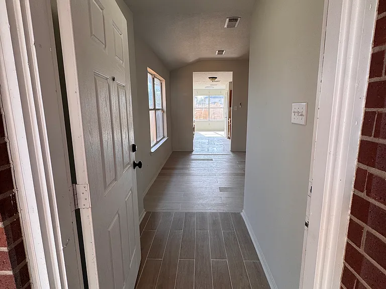 20023 Oland Way — Photo 3