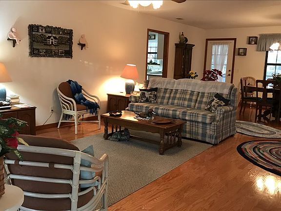 4th image of 229 SE Clarence Ct