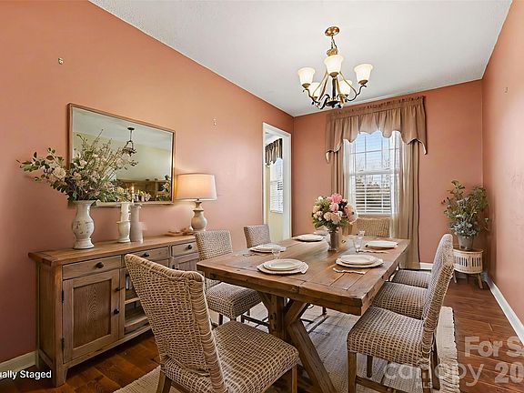 3rd image of 1976 McIlwain Rd