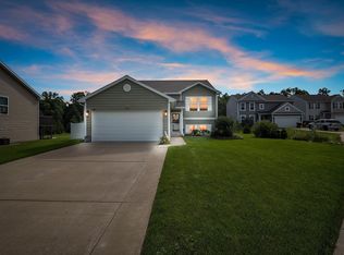 3756 Amber Oaks Dr, Howell, MI 48855