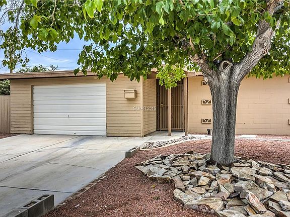 4th image of 4825 Newton Dr