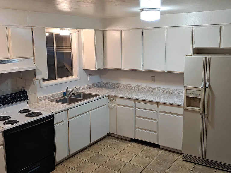 3605 W Targee St — Photo 3