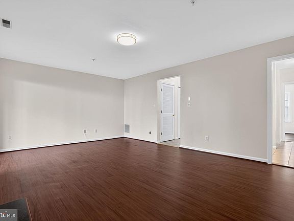 3rd image of 7706 Periwinkle Way