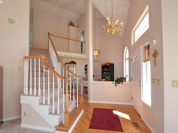 5th image of 267 SW Brookwood Ave