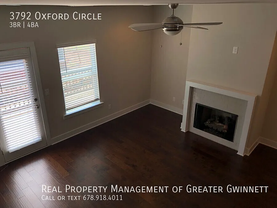 Elegant Town Home in a GREAT location — Photo 2
