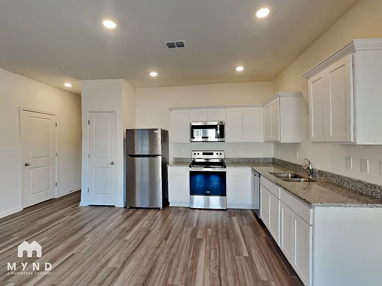 119 Saginaw Ct — Photo 5