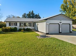 1710 3rd St SE, Minot, ND 58701