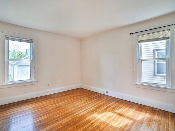 2nd image of 194 Stillwell Ave #1