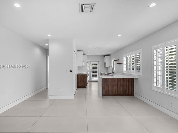 3rd image of 1632 SW 12th St