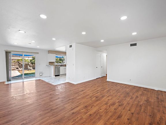 4th image of 3077 Coolidge Ave