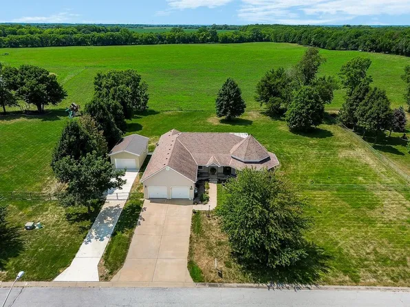 7368 SW Karen Rd, Trimble, MO 64492