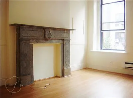 Rented by BLU Real Estate | media 19