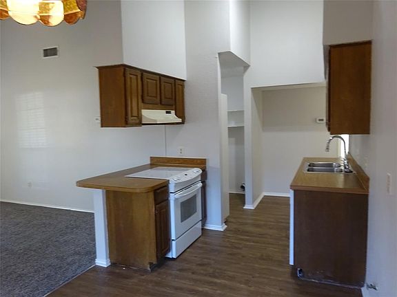 2nd image of 5901 Santa Fe Dr
