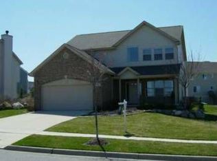 593 E Castlebury Cir, Saline, MI 48176