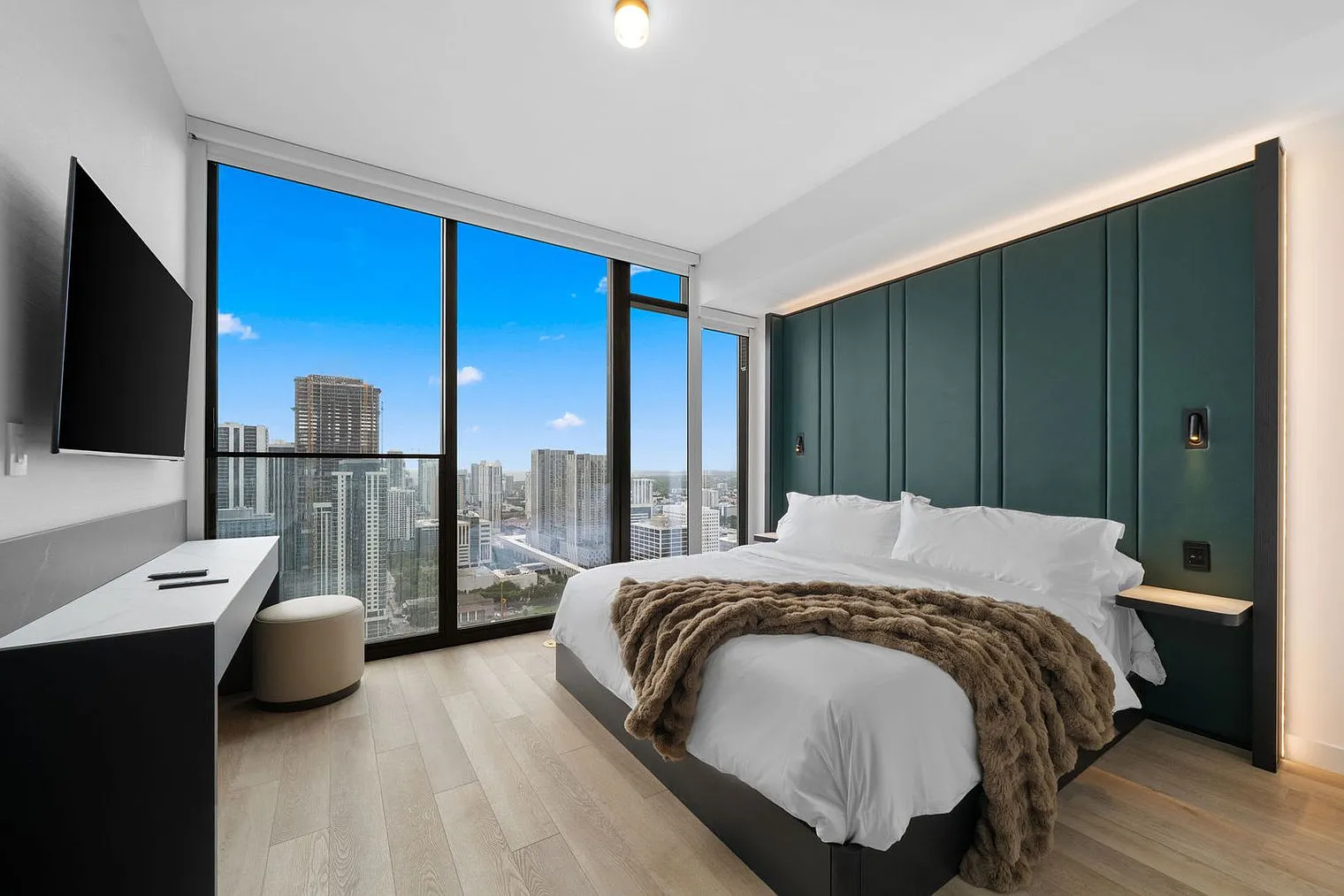 1 bed, 1.0 bath, 7997 sqft, $7,128 — Photo 4