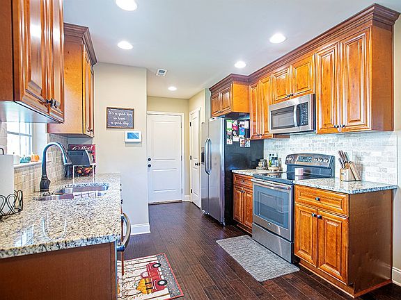 4th image of 135 Kinkade Dr