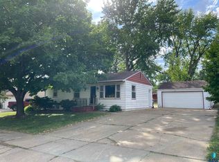 1421 S Olive Dr, Sioux Falls, SD 57103