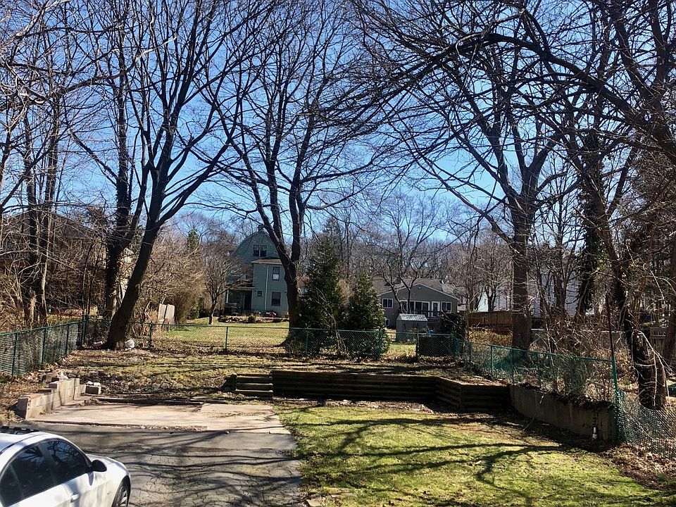 2nd image of 492 Main St #2