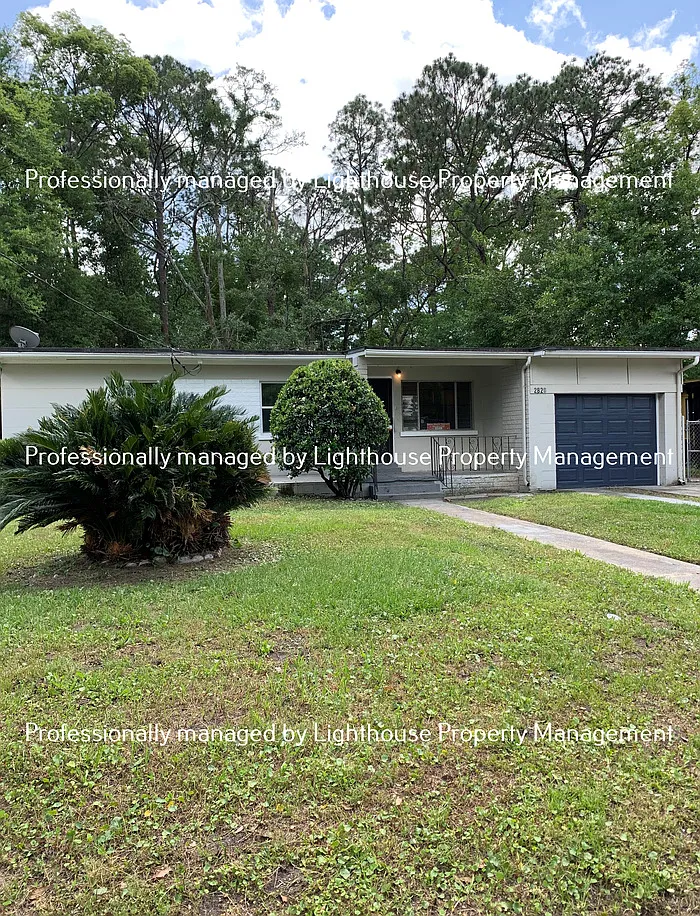 4 bed, 2.0 bath, 1344 sqft, $1,495 — Photo 2