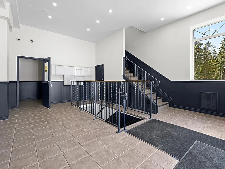 27 Bridge St — Photo 1