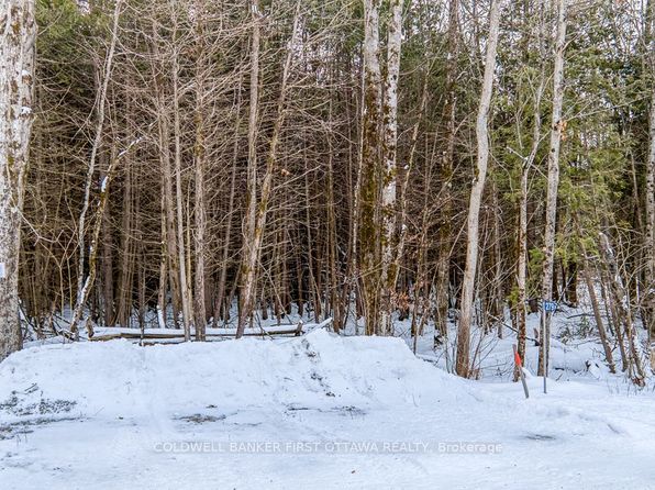 279 Brown Rd, Montague, ON K7A 0G4