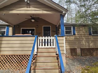 3 Lakeview Dr, Lakeville, PA 18438