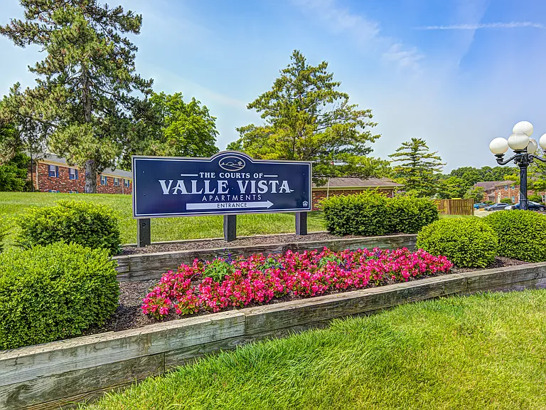 Courts of Valle Vista — Photo 37