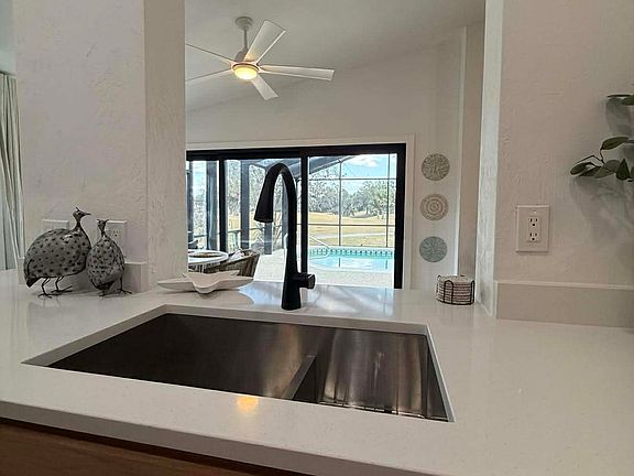 3rd image of 47 Club House Dr