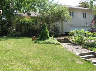 7 Coral Berry Cir, Albany, NY 12203