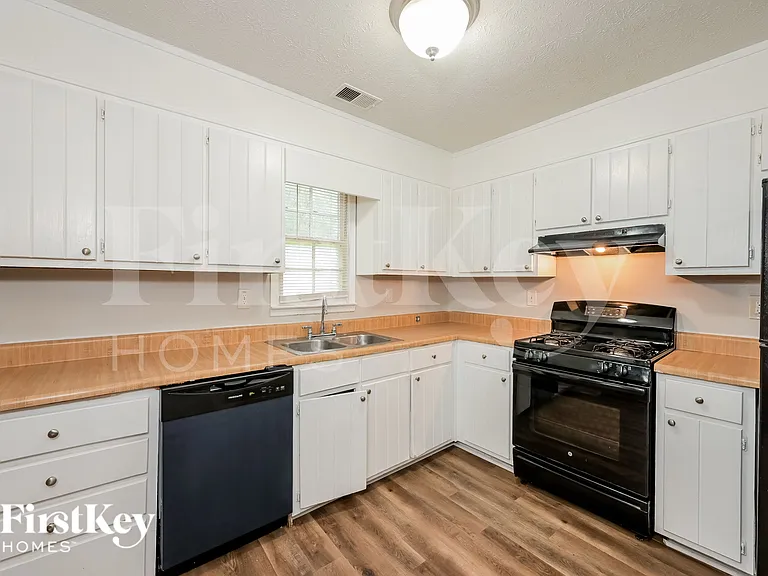 7460 Taylor Rd — Photo 8