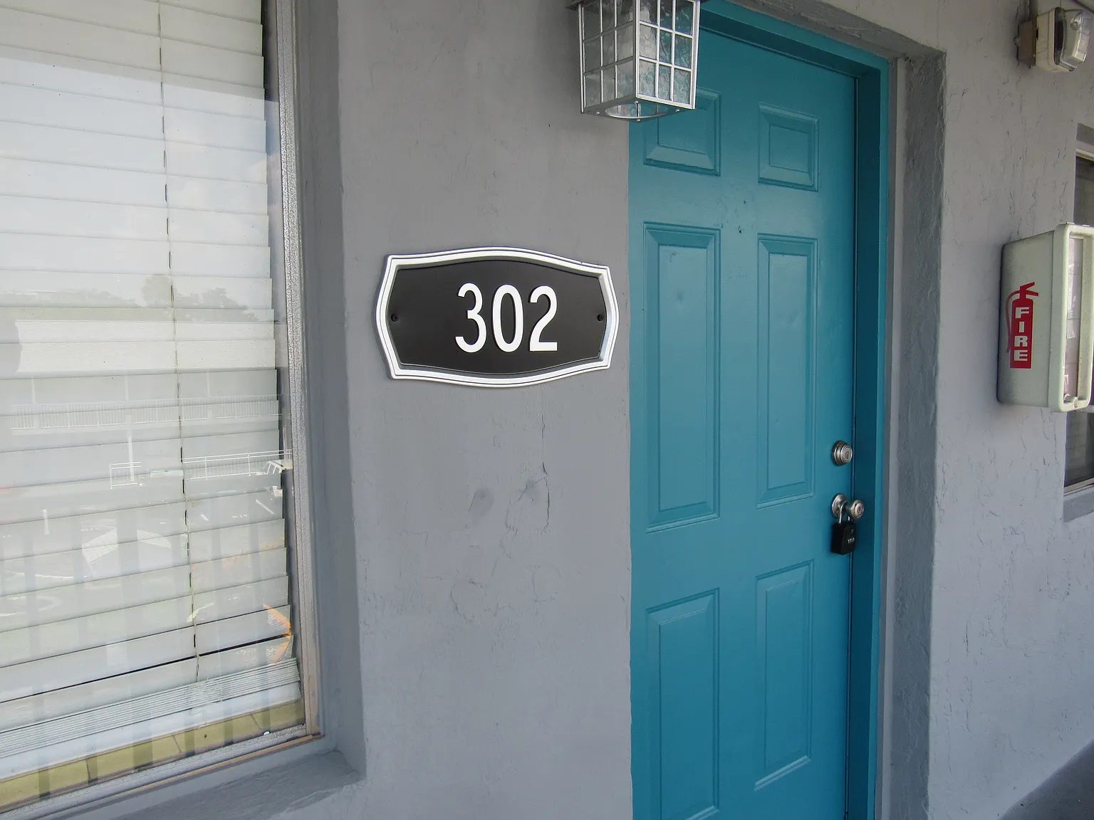 Beachside 2 bed, 1 bath, 3rd floor condo, just $1,250/mo — Photo 2