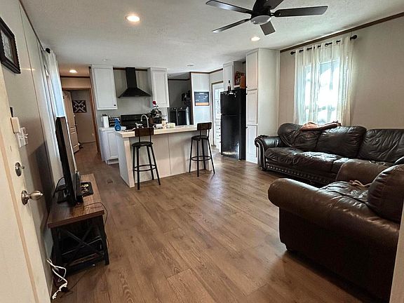 3rd image of 9222 Goldfinch Rd