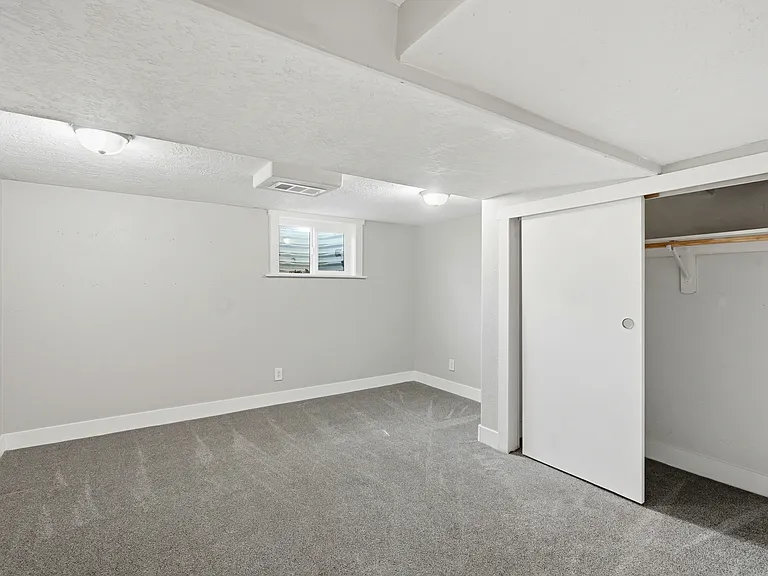 582 4th St S — Photo 16