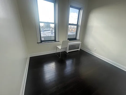 Rented by Metropolis International Realty Inc. | media 25