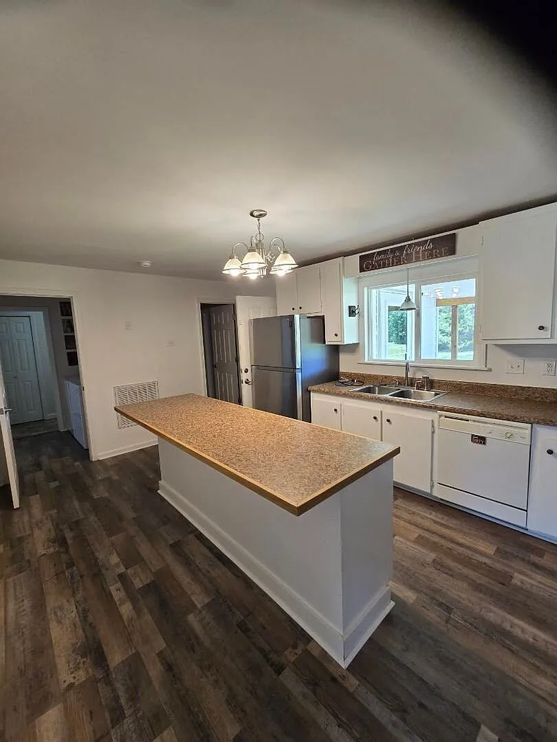 3 Bed, 2 Bath Home Available in Greer — Photo 4
