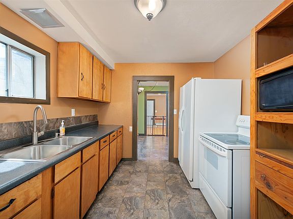 4th image of 903 E Euclid Ave